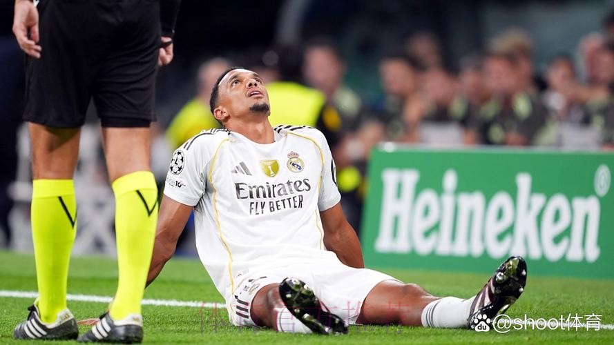 西媒：巴黎与皇马竞争阿诺德，皇马可能一月求购